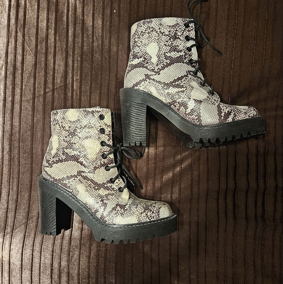 Madden Girl Archie Platform Combat Boots, Snakeprint - Picture 9 of 10